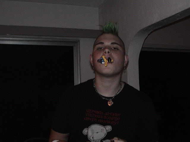 theo.jpg (62737 bytes)